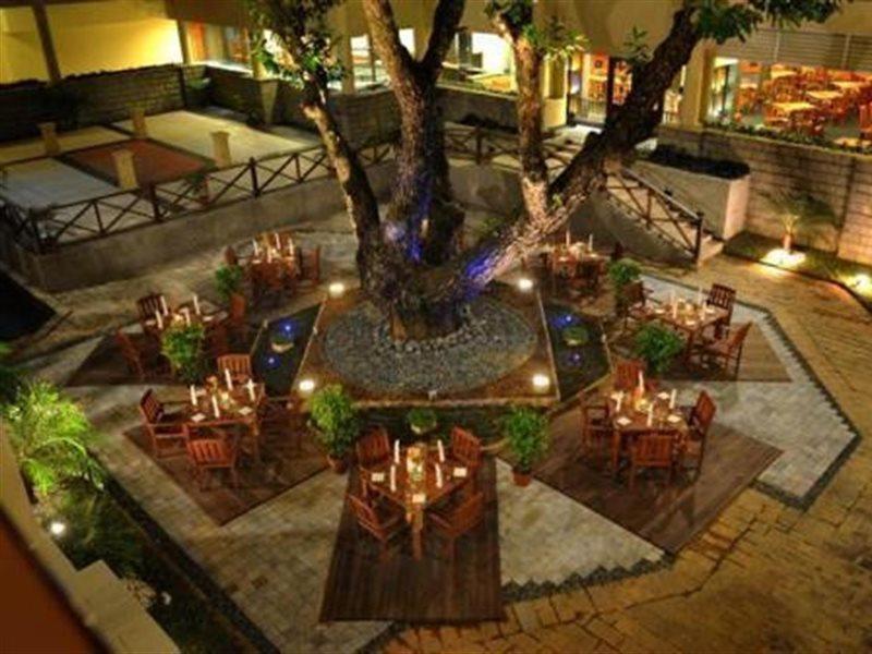 ดาไม ปูริ รีสอร์ท แอนด์ สปา กูชิง ภายนอก รูปภาพ The lobby of the hotel