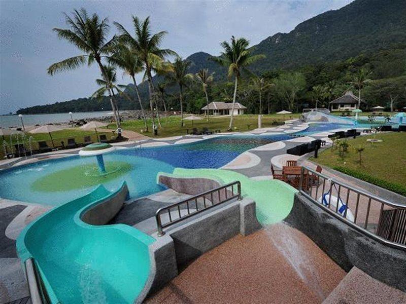 ดาไม ปูริ รีสอร์ท แอนด์ สปา กูชิง ภายนอก รูปภาพ The water park at the resort
