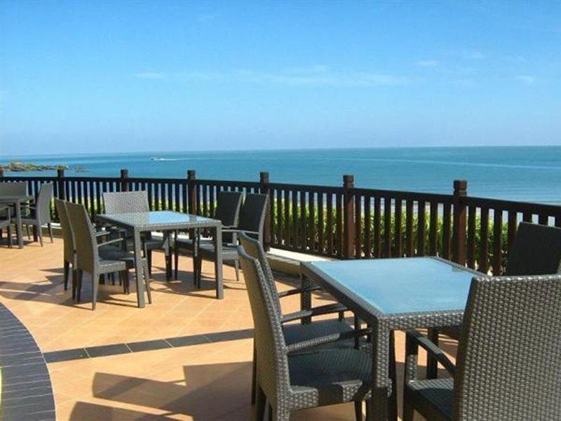 ดาไม ปูริ รีสอร์ท แอนด์ สปา กูชิง ภายนอก รูปภาพ View of the beach from the hotel