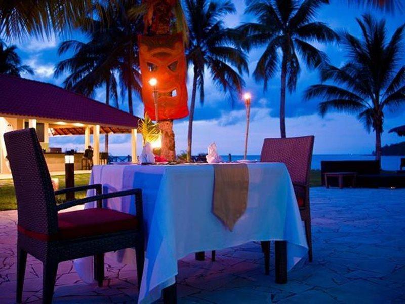 ดาไม ปูริ รีสอร์ท แอนด์ สปา กูชิง ภายนอก รูปภาพ A beachside restaurant in Maldives