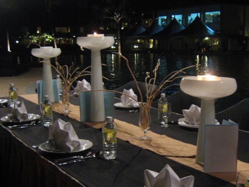 ดาไม ปูริ รีสอร์ท แอนด์ สปา กูชิง ภายนอก รูปภาพ A table set for a formal dinner