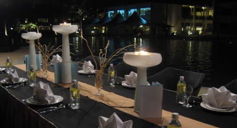 ดาไม ปูริ รีสอร์ท แอนด์ สปา กูชิง ภายนอก รูปภาพ The interior of the restaurant