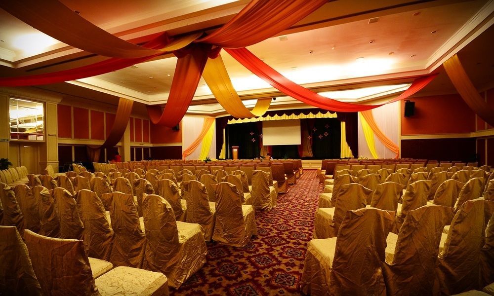 ดาไม ปูริ รีสอร์ท แอนด์ สปา กูชิง ภายนอก รูปภาพ A large conference room