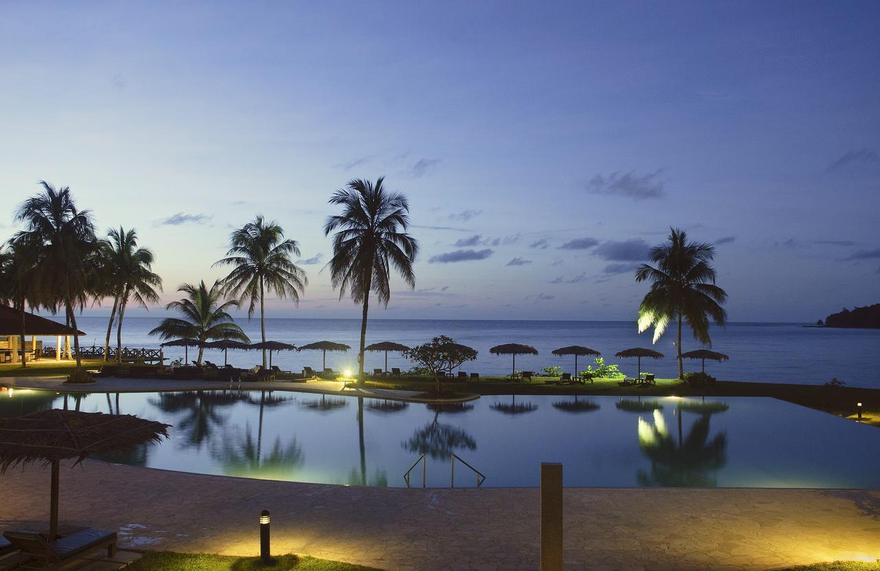 ดาไม ปูริ รีสอร์ท แอนด์ สปา กูชิง ภายนอก รูปภาพ Sunset at the beach