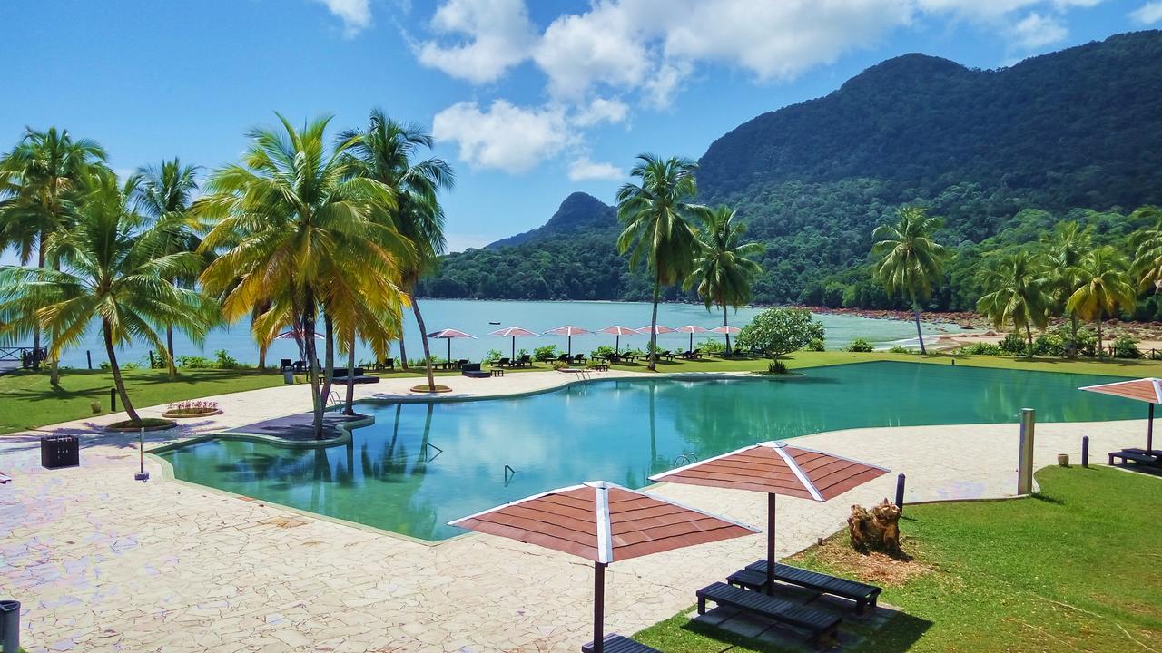 ดาไม ปูริ รีสอร์ท แอนด์ สปา กูชิง ภายนอก รูปภาพ The swimming pool at the resort