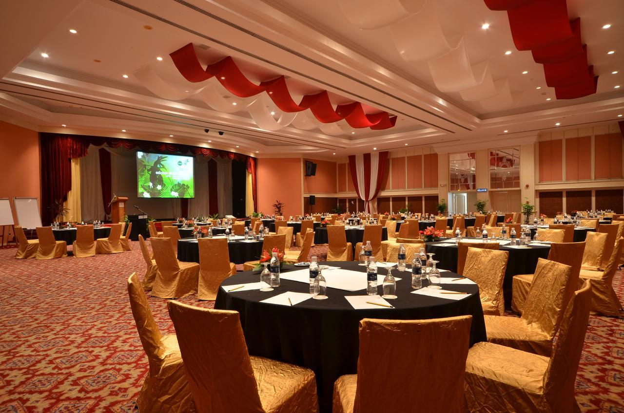 ดาไม ปูริ รีสอร์ท แอนด์ สปา กูชิง ภายนอก รูปภาพ The Royal Ballroom