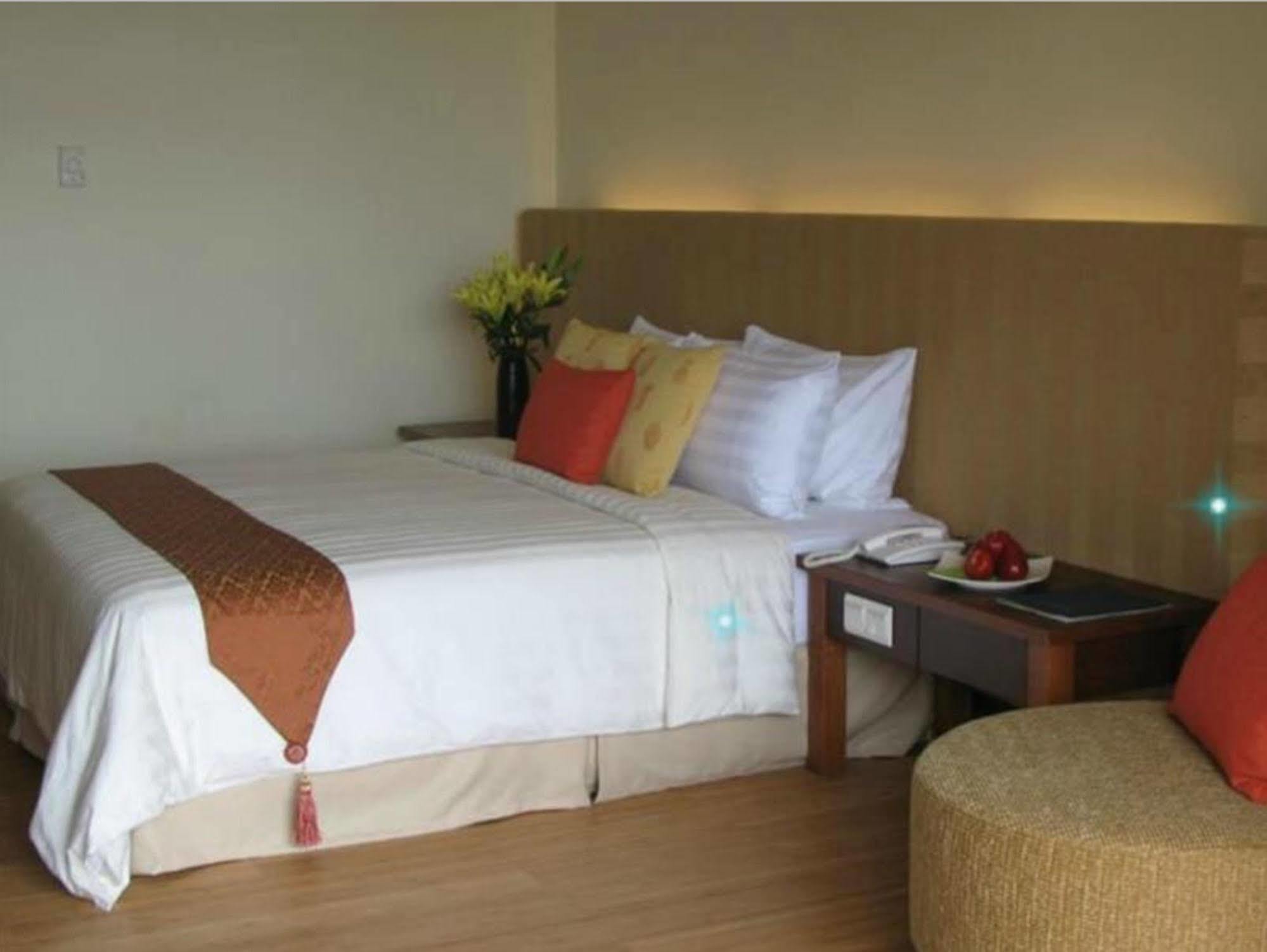 ดาไม ปูริ รีสอร์ท แอนด์ สปา กูชิง ภายนอก รูปภาพ A bedroom at the hotel