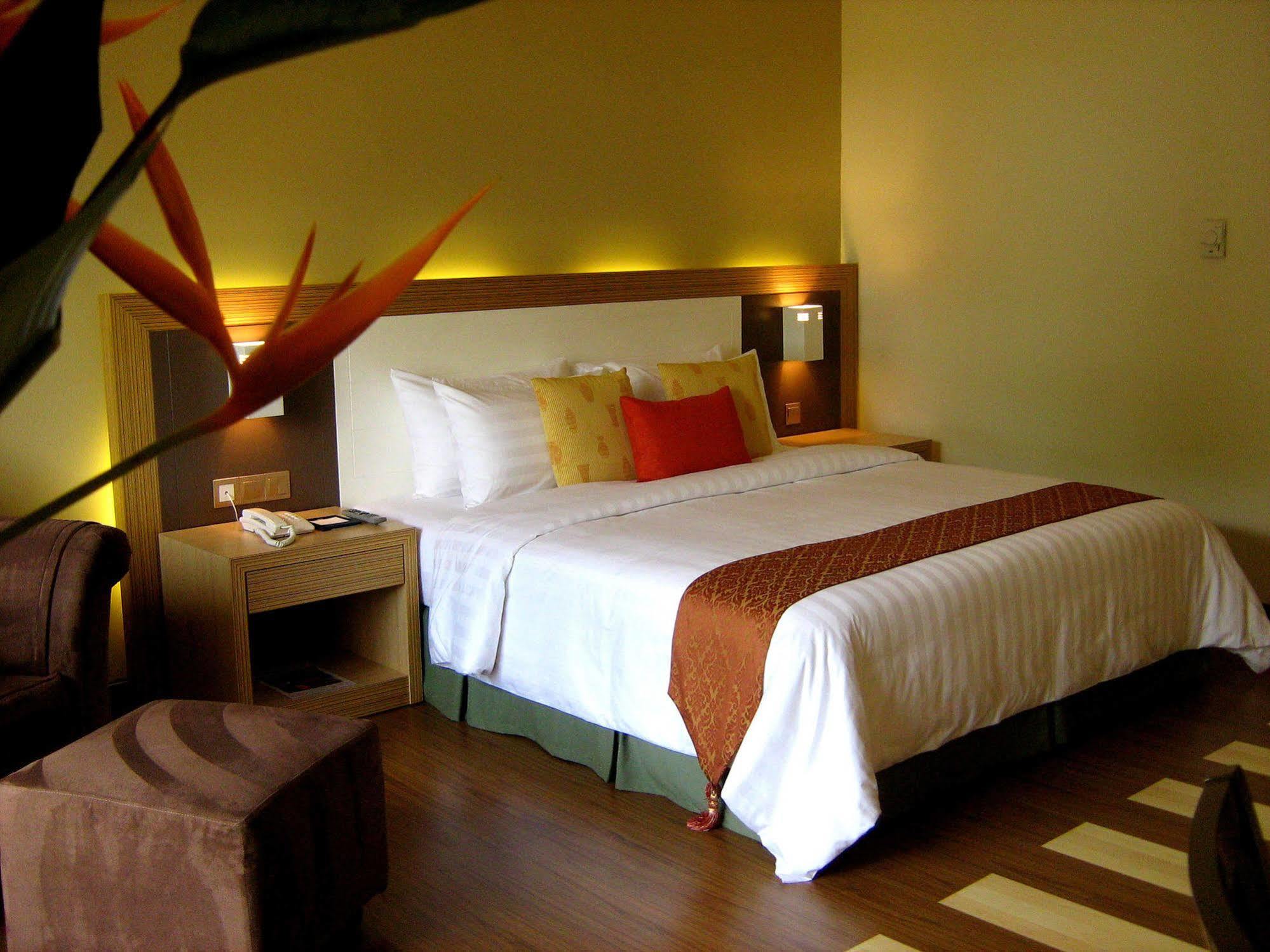 ดาไม ปูริ รีสอร์ท แอนด์ สปา กูชิง ภายนอก รูปภาพ A room at the hotel