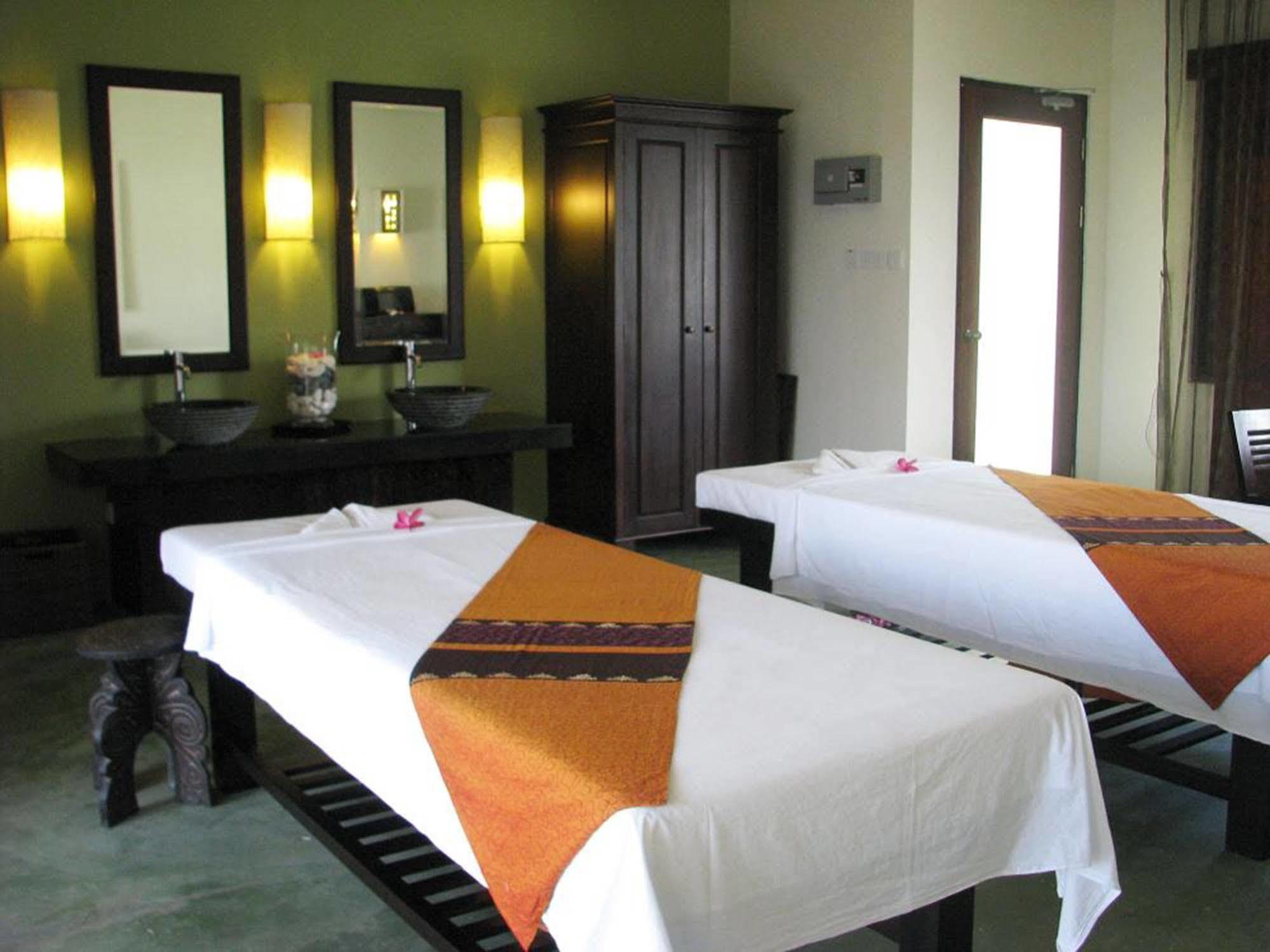 ดาไม ปูริ รีสอร์ท แอนด์ สปา กูชิง ภายนอก รูปภาพ A spa in Thailand