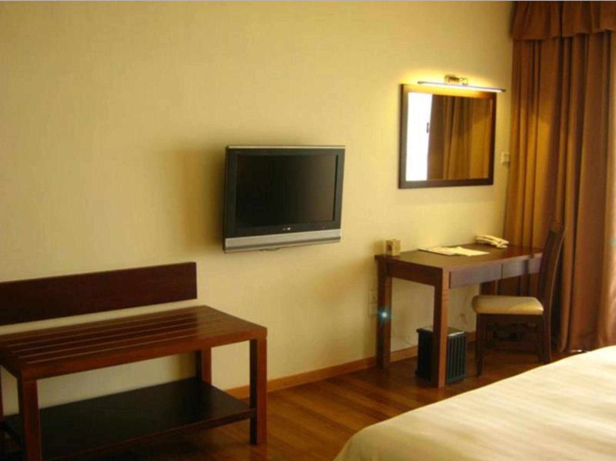 ดาไม ปูริ รีสอร์ท แอนด์ สปา กูชิง ภายนอก รูปภาพ A room at the hotel